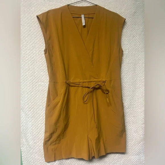 Athleta Marlow Romper w Pockets Tuscan Gold V Neck Lightweight Adjustable Waist - Picture 3 of 8